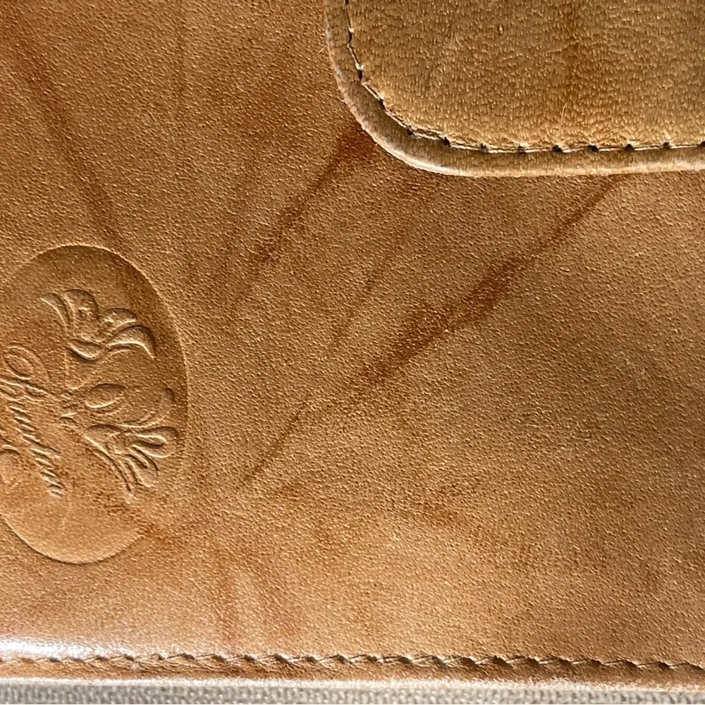 Buxton tan leather billfold wallet_10